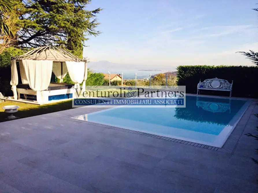 Immagine 1 di Villa in vendita  in via Barcuzzi a Lonato del Garda