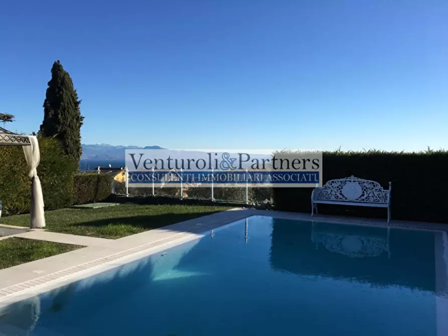 Immagine 2 di Villa in vendita  in via Barcuzzi a Lonato del Garda