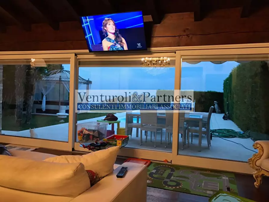 Immagine 4 di Villa in vendita  in via Barcuzzi a Lonato del Garda