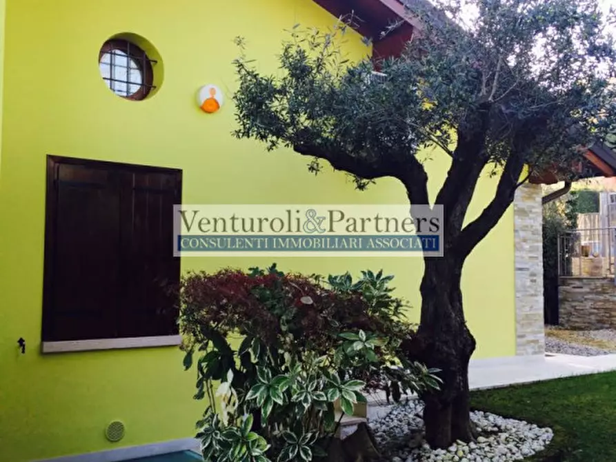 Immagine 5 di Villa in vendita  in via Barcuzzi a Lonato del Garda