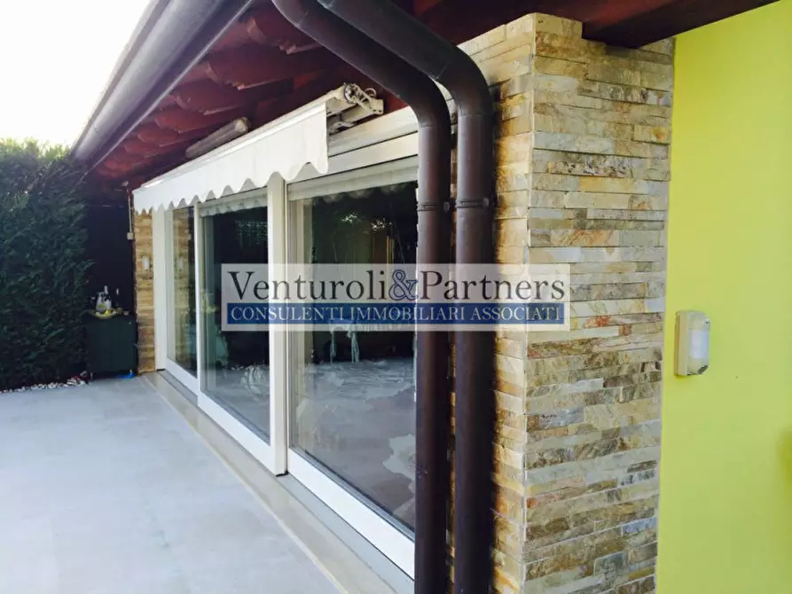 Immagine 6 di Villa in vendita  in via Barcuzzi a Lonato del Garda