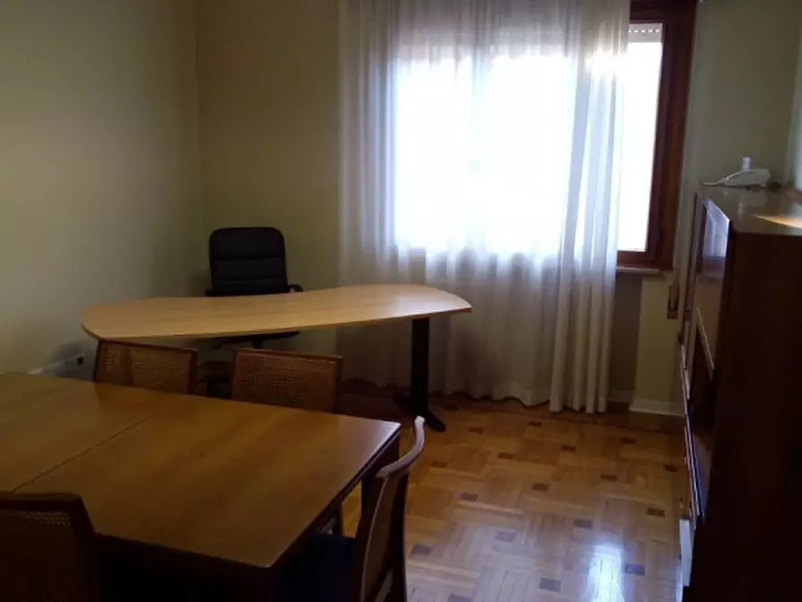 Immagine 1 di Ufficio in affitto  in Via Alessandro Volta a Castelfranco Veneto