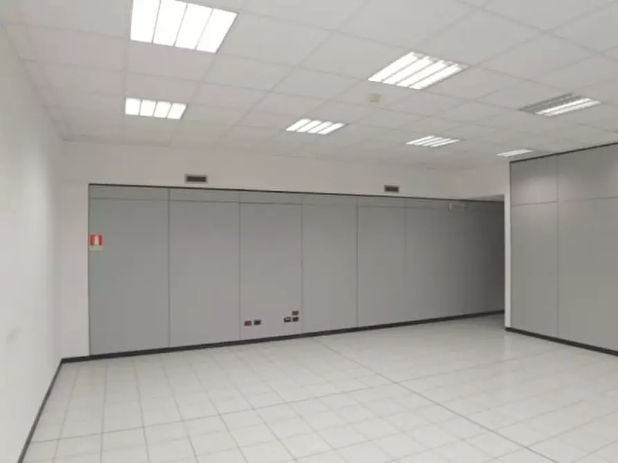 Immagine 19 di Ufficio in affitto  in VIA BURONA a Vimodrone