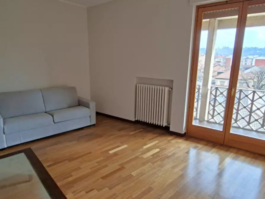 Immagine 3 di Appartamento in vendita  in Via Vittorio Emanuele a Alba