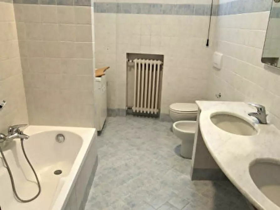 Immagine 10 di Appartamento in vendita  in Via Vittorio Emanuele a Alba