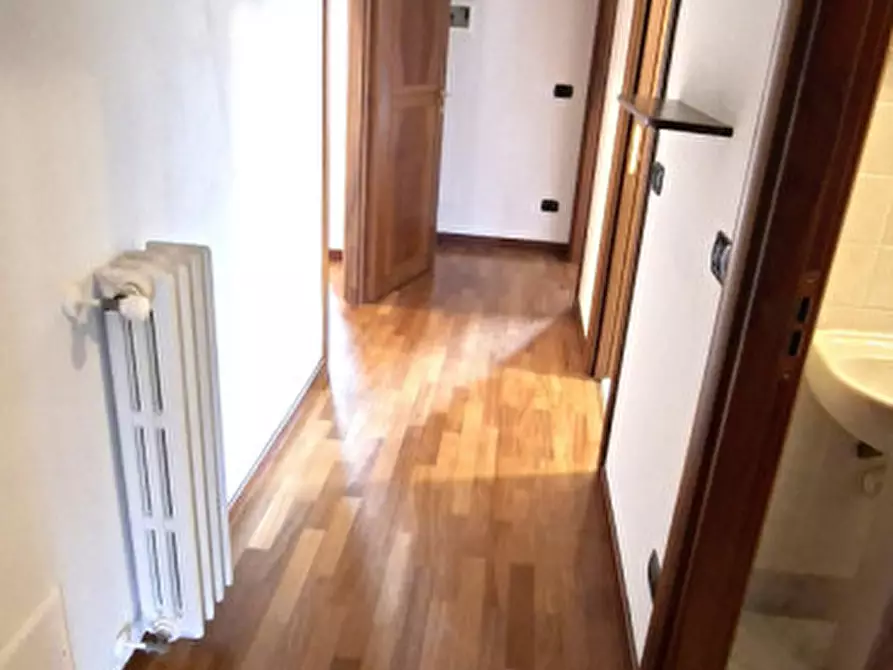 Immagine 12 di Appartamento in vendita  in Via Vittorio Emanuele a Alba