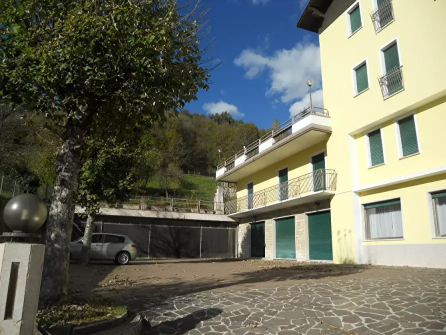 Immagine 2 di Hotel in vendita  a Comano Terme