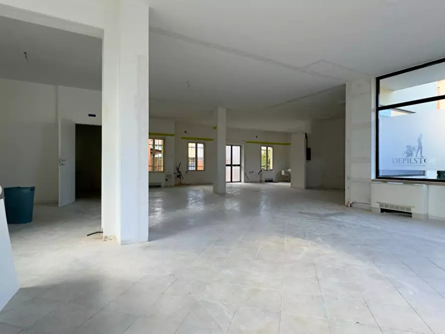 Immagine 2 di Negozio in affitto  a Padova