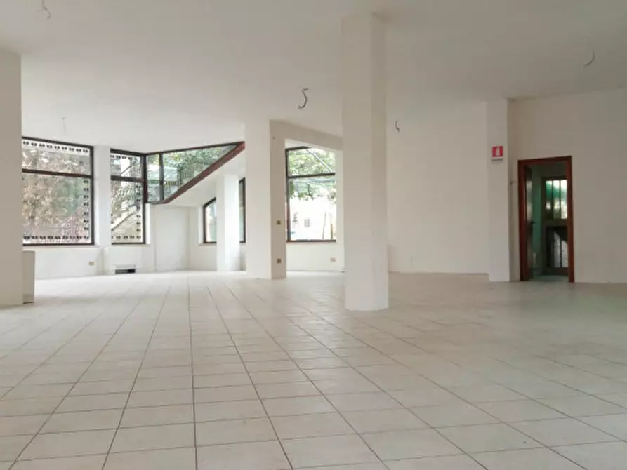 Immagine 6 di Negozio in affitto  a Padova