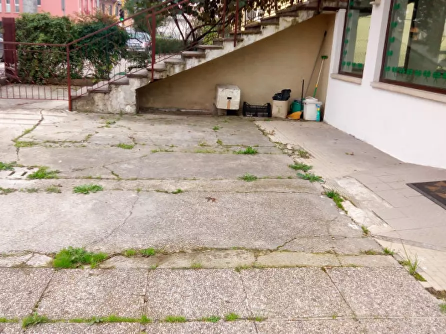 Immagine 10 di Negozio in affitto  a Padova