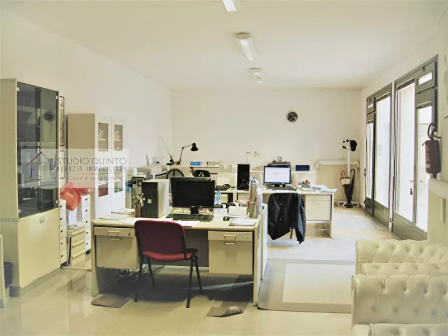 Immagine 1 di Negozio in vendita  a Quinto Di Treviso