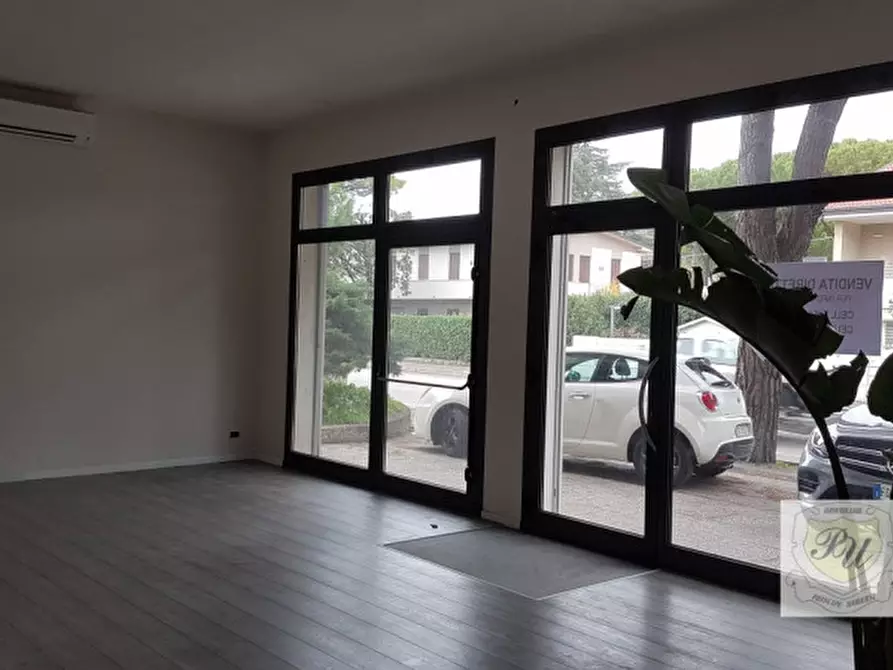 Immagine 3 di Negozio in vendita  in Via Principe Umberto, 54/B a Este