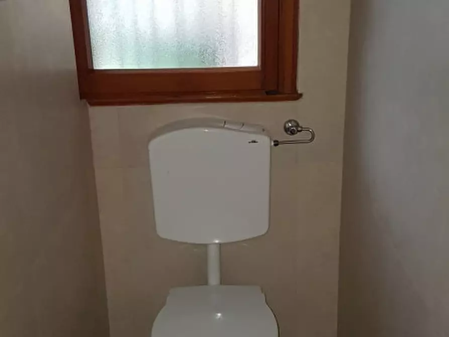 Immagine 12 di Negozio in vendita  in Via Principe Umberto, 54/B a Este