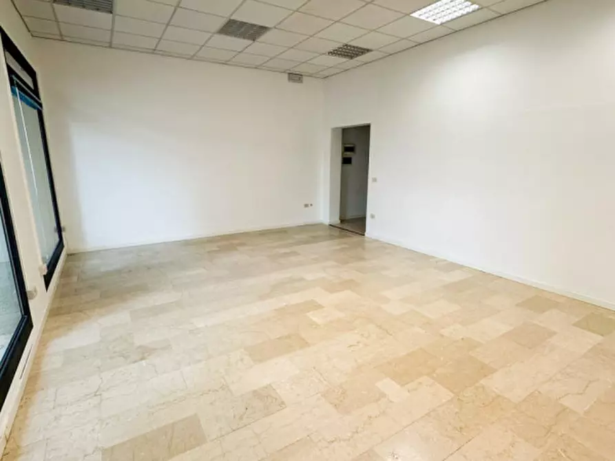 Immagine 4 di Negozio in affitto  in viale della Vittoria a Montebelluna