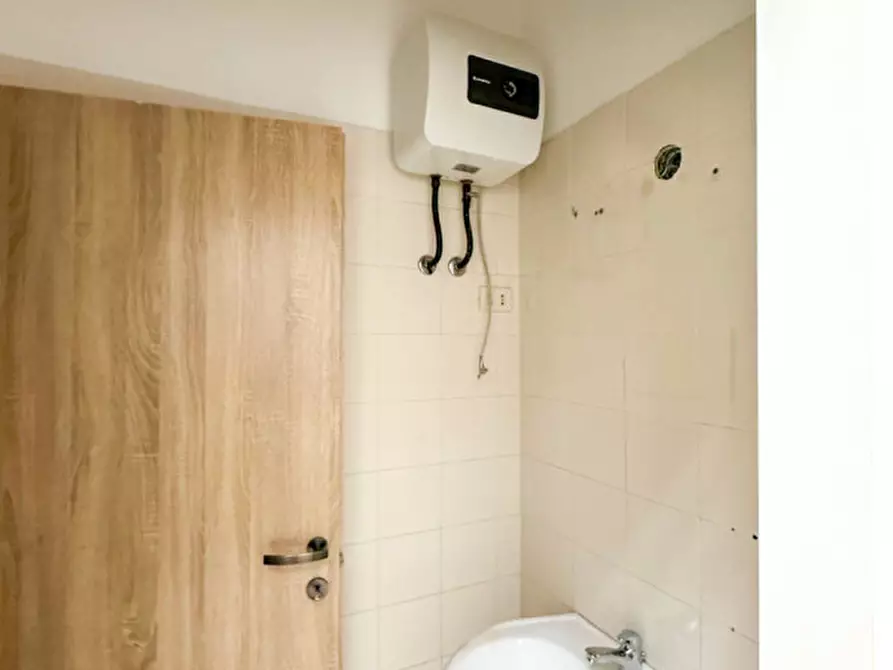 Immagine 9 di Negozio in affitto  in viale della Vittoria a Montebelluna