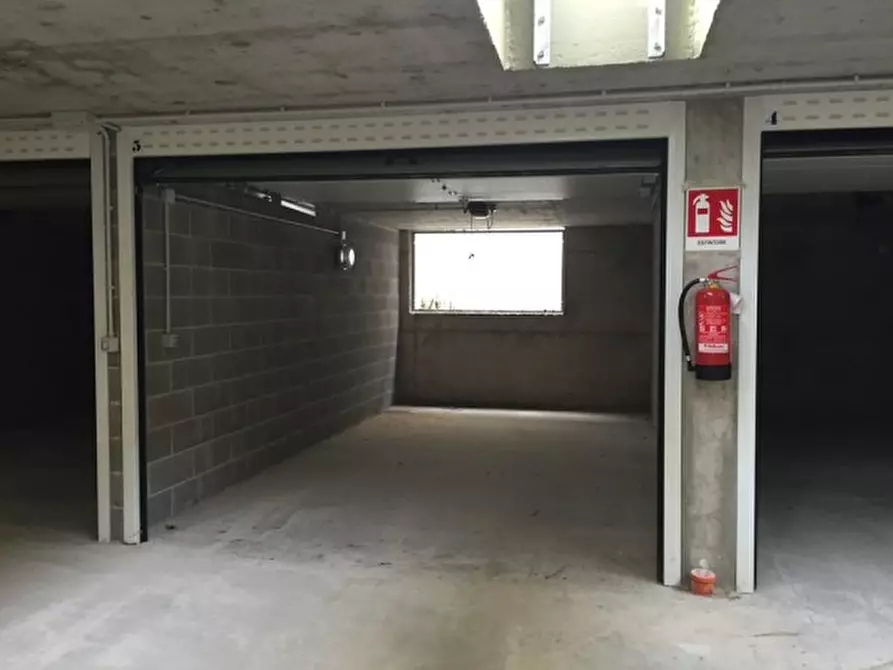 Immagine 1 di Garage in vendita  in largo europa 3 a Padova