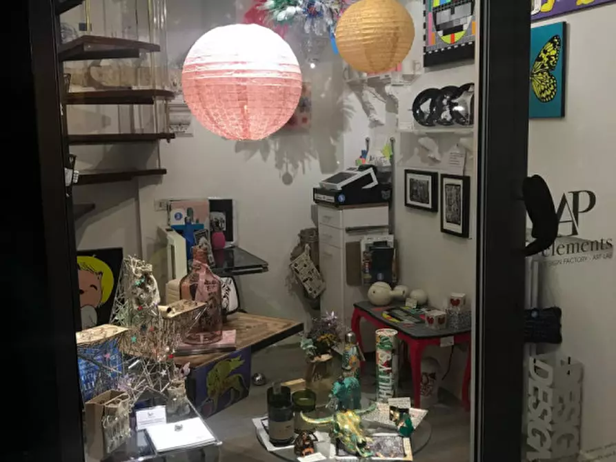 Immagine 1 di Negozio in affitto  in Via San Fermo a Padova