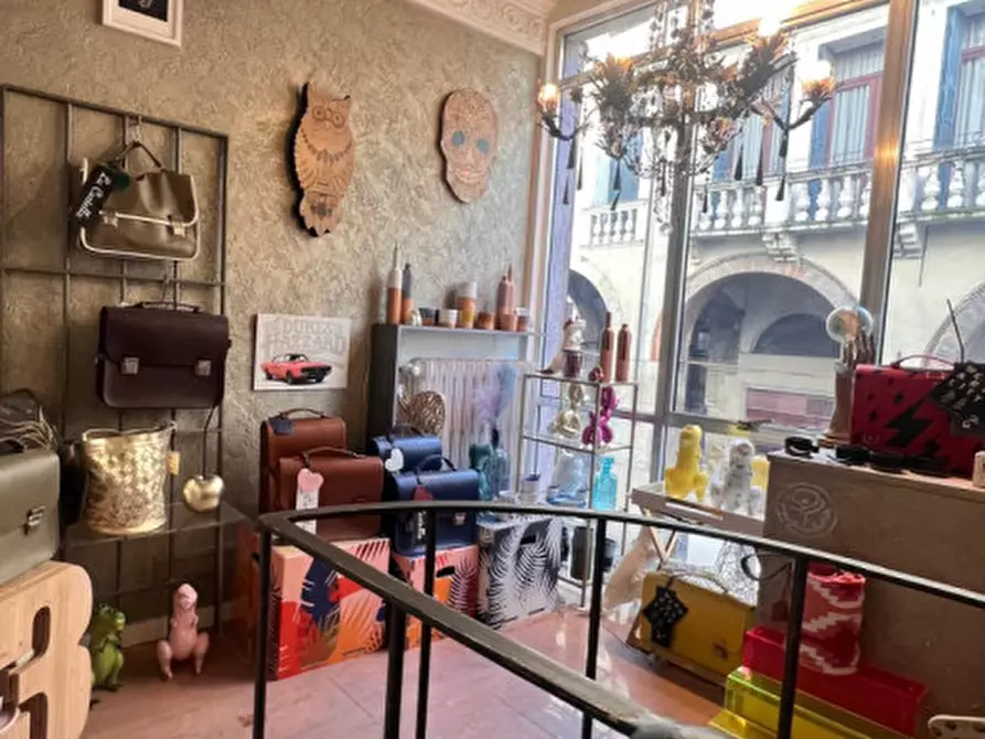 Immagine 2 di Negozio in affitto  in Via San Fermo a Padova