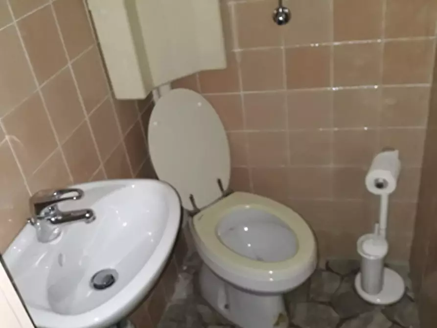 Immagine 5 di Negozio in affitto  in Via San Fermo a Padova