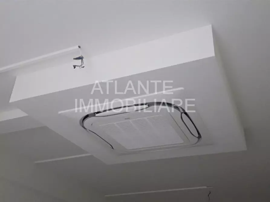 Immagine 9 di Ufficio in affitto  in viale Ariosto a Riccione