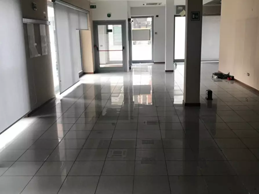 Immagine 8 di Negozio in affitto  in via borromeo a Padova