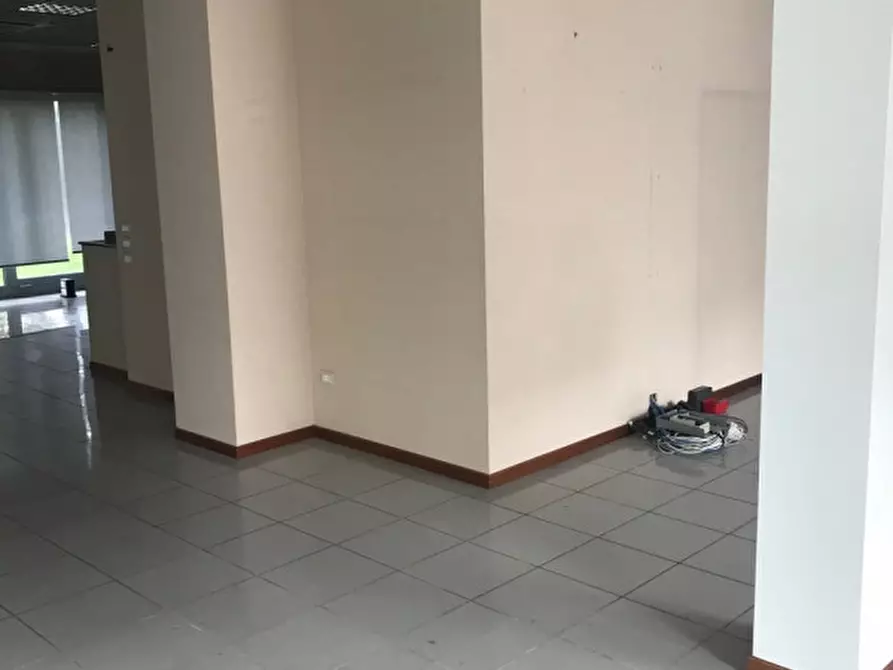Immagine 9 di Negozio in affitto  in via borromeo a Padova