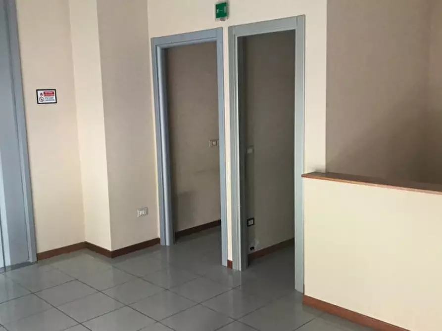 Immagine 10 di Negozio in affitto  in via borromeo a Padova