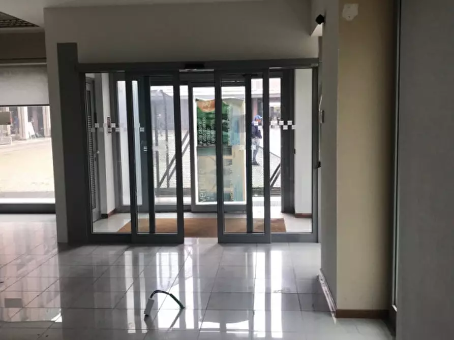 Immagine 12 di Negozio in affitto  in via borromeo a Padova