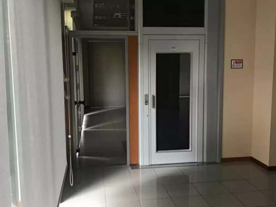 Immagine 14 di Negozio in affitto  in via borromeo a Padova