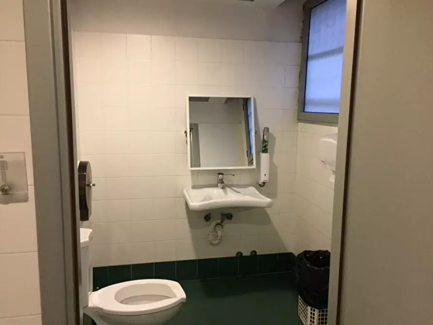 Immagine 18 di Negozio in affitto  in via borromeo a Padova