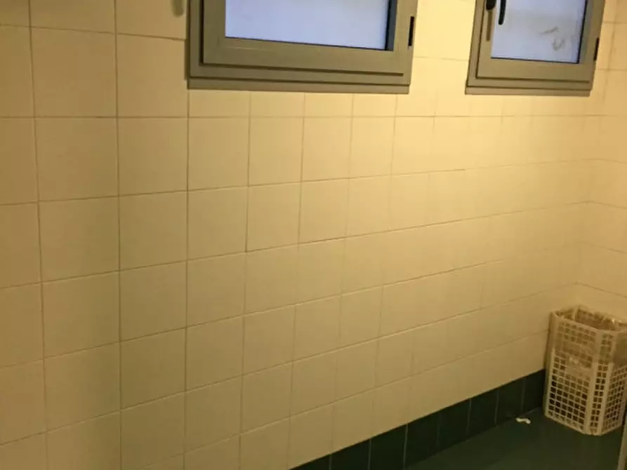 Immagine 19 di Negozio in affitto  in via borromeo a Padova