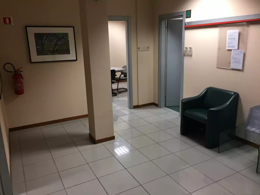 Immagine 25 di Negozio in affitto  in via borromeo a Padova