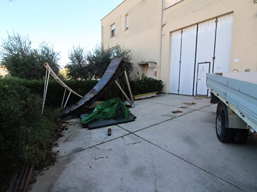 Immagine 1 di Capannone industriale in vendita  a Senigallia