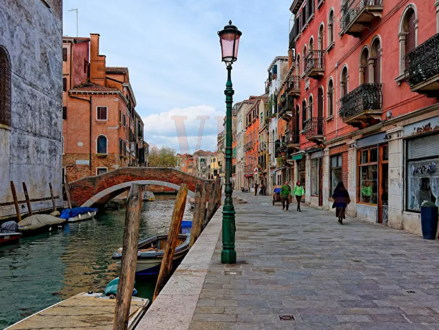 Immagine 1 di Capannone industriale in vendita  a Venezia