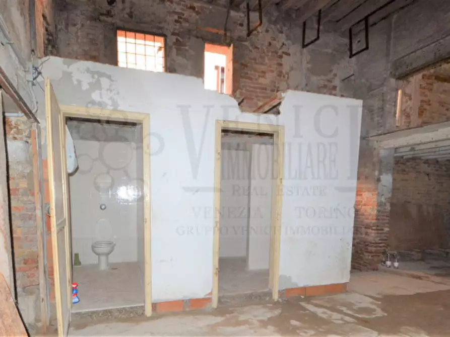 Immagine 9 di Capannone industriale in vendita  a Venezia