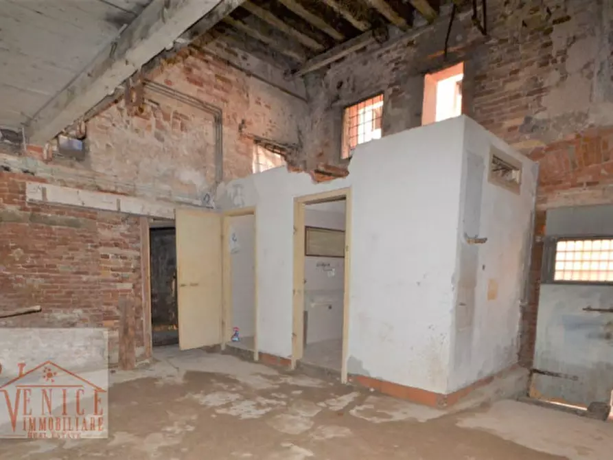 Immagine 20 di Capannone industriale in vendita  a Venezia