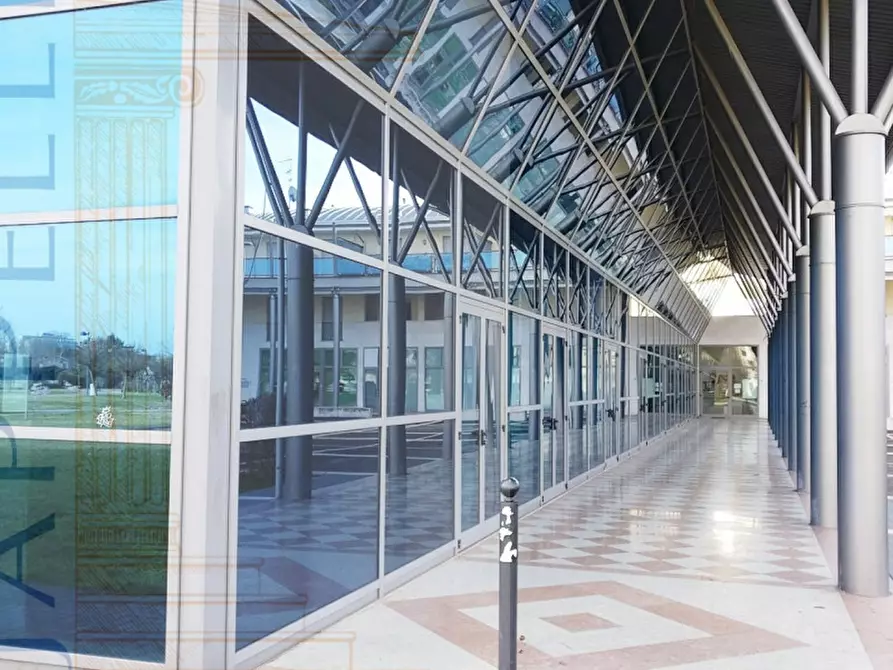 Immagine 3 di Negozio in vendita  in Via Configliachi a Abano Terme