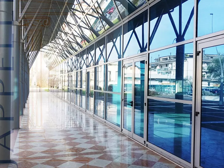 Immagine 8 di Negozio in vendita  in Via Configliachi a Abano Terme