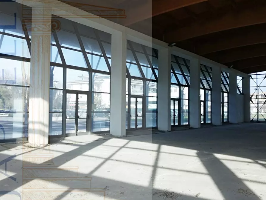 Immagine 9 di Negozio in vendita  in Via Configliachi a Abano Terme