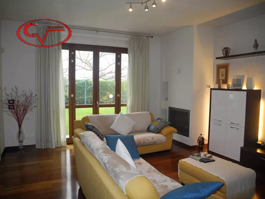 Immagine 22 di Villa in vendita  a Bucine