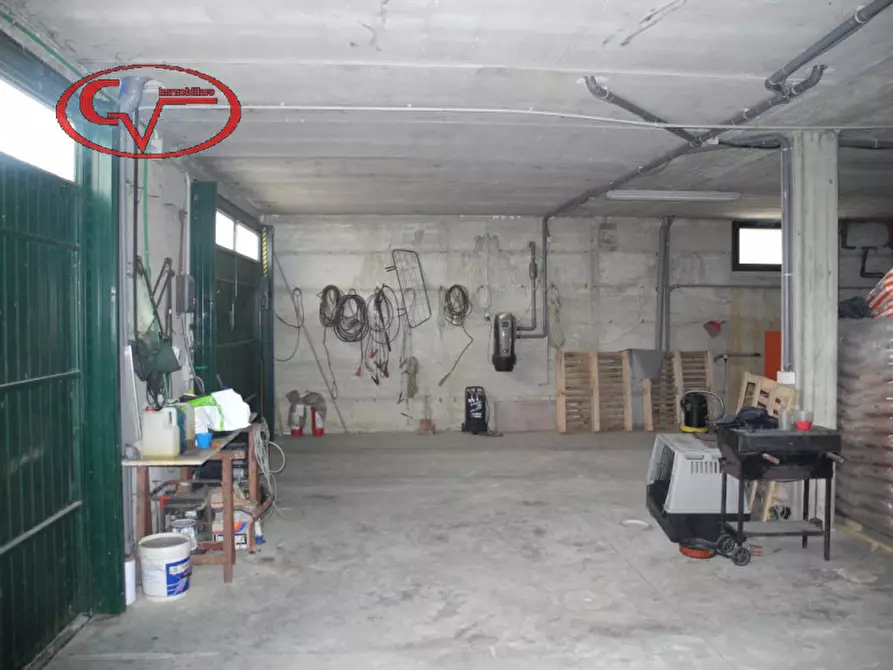 Immagine 37 di Villa in vendita  a Bucine