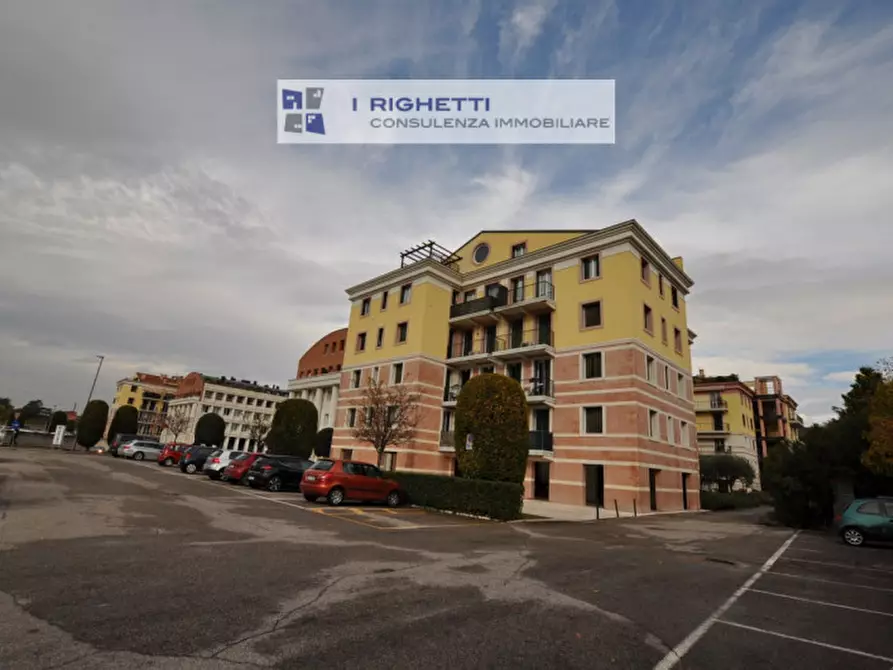 Immagine 1 di Garage in vendita  in via cà di cozzi a Verona