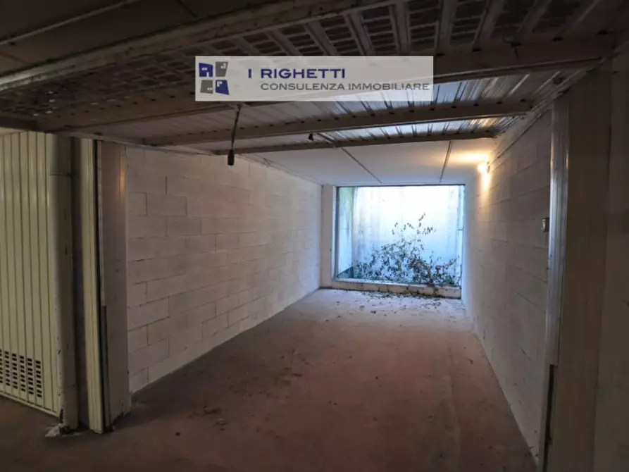 Immagine 3 di Garage in vendita  in via cà di cozzi a Verona