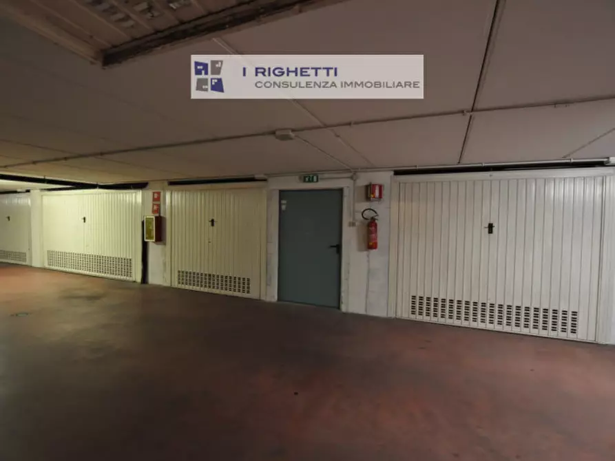 Immagine 4 di Garage in vendita  in via cà di cozzi a Verona