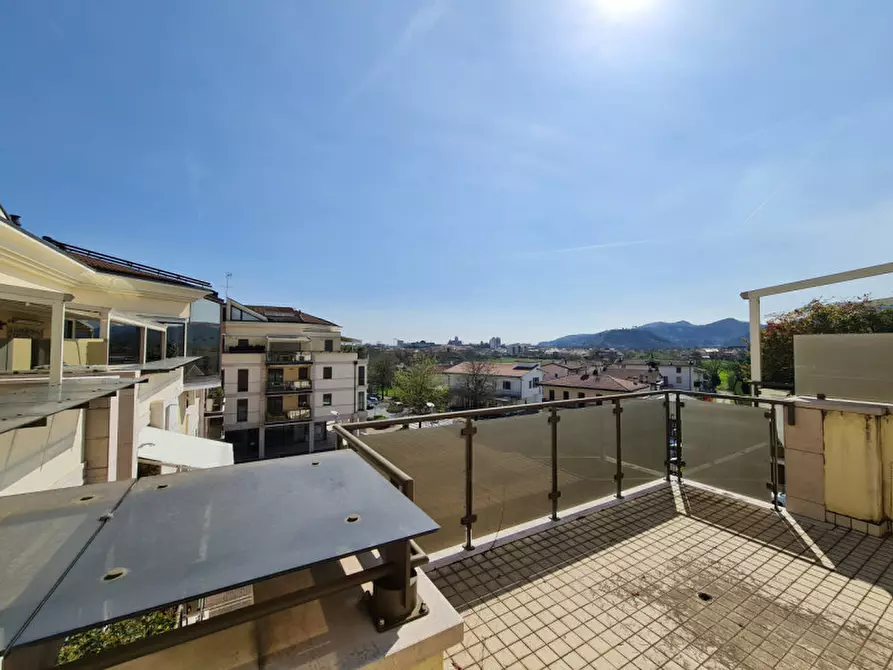 Immagine 4 di Attico in vendita  in Corso delle Terme a Montegrotto Terme