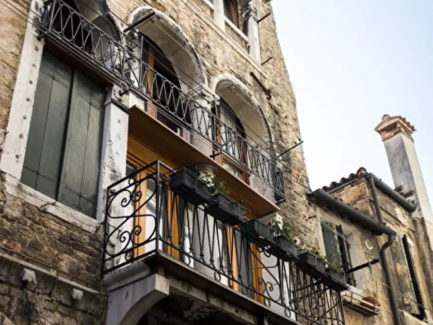 Immagine 2 di Appartamento in vendita  in campiello sansoni a Venezia