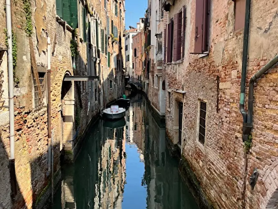 Immagine 3 di Appartamento in vendita  in campiello sansoni a Venezia