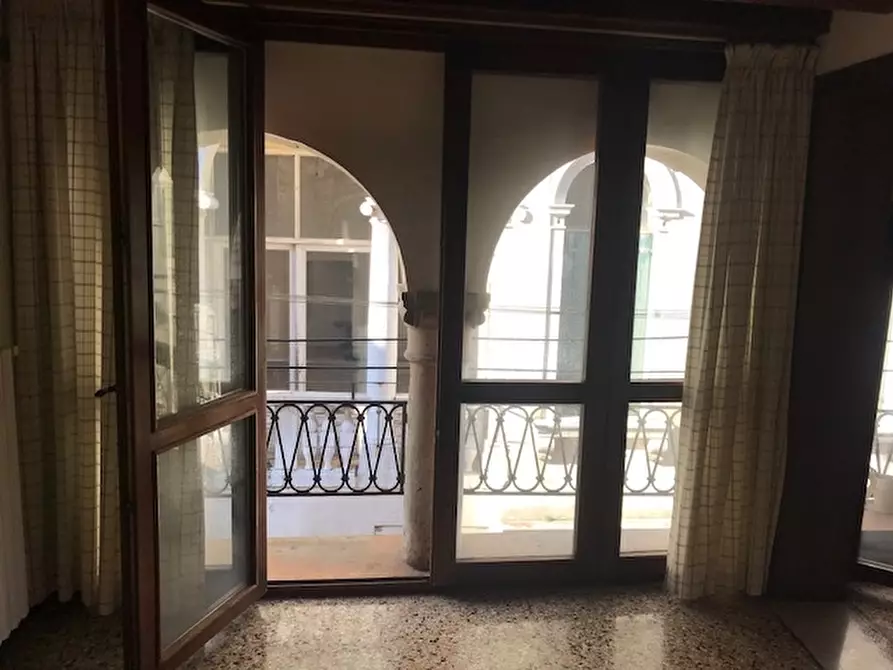 Immagine 11 di Appartamento in vendita  in campiello sansoni a Venezia