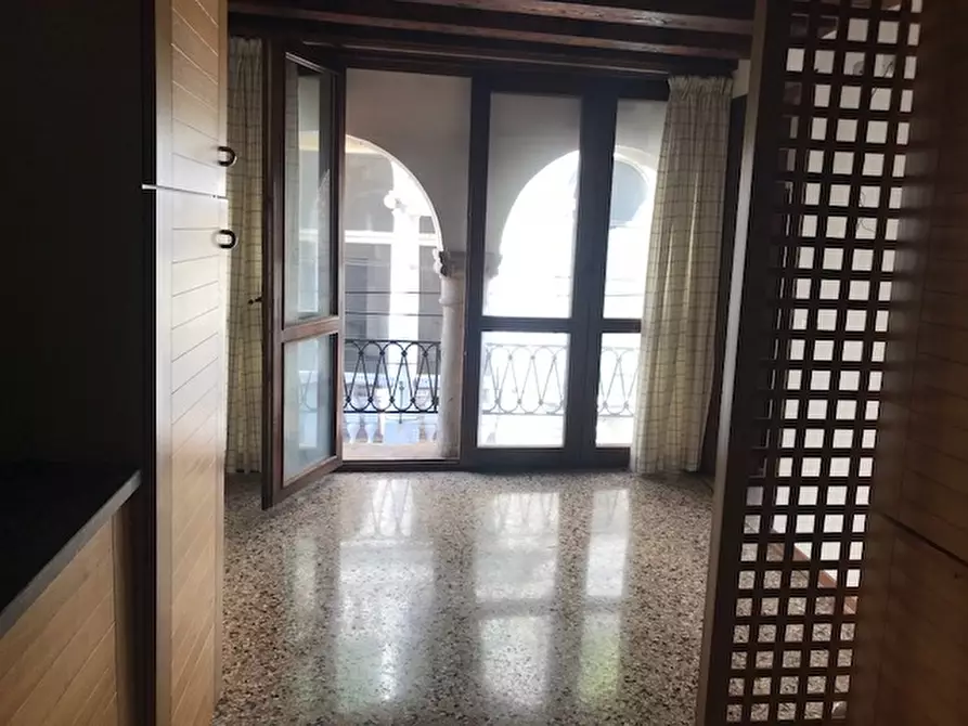 Immagine 12 di Appartamento in vendita  in campiello sansoni a Venezia