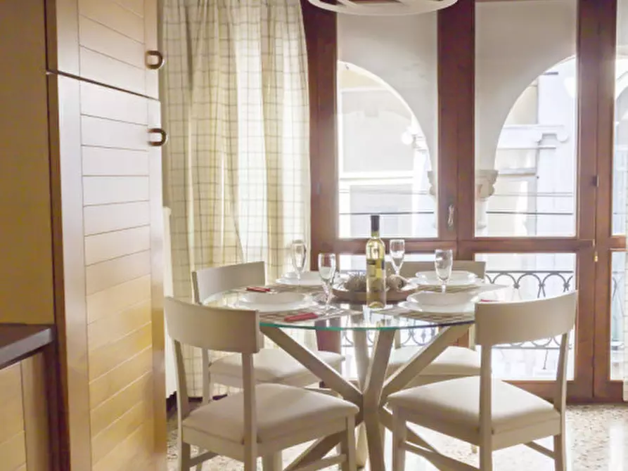 Immagine 16 di Appartamento in vendita  in campiello sansoni a Venezia